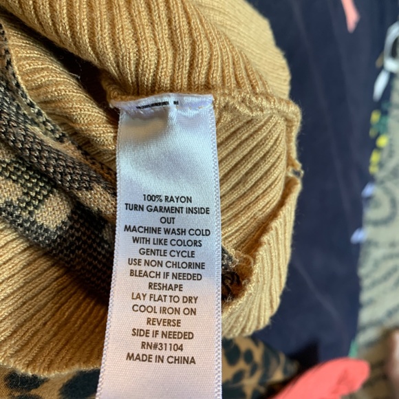 Kim Rogers side slit animal print cowl. Bought at a sale - Picture 4 of 4